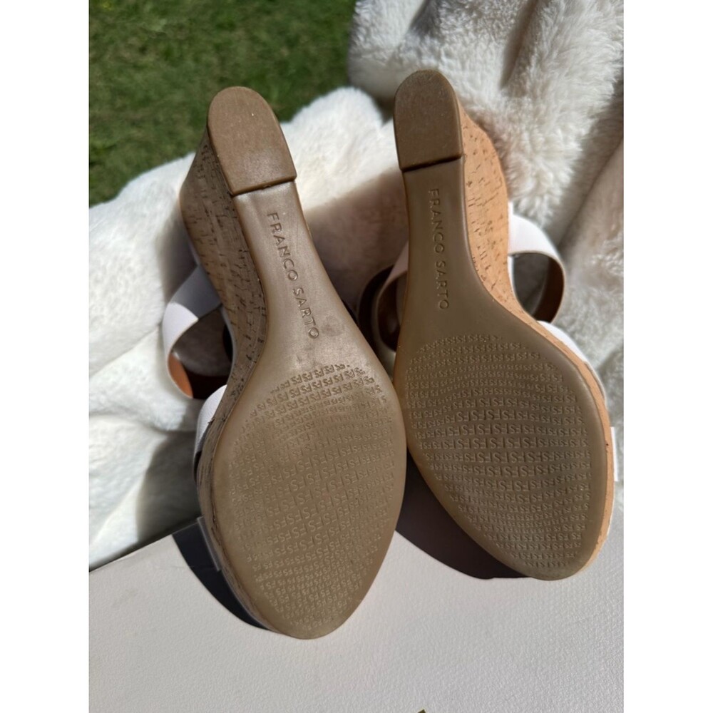 Women's White Leather Strappy Sandals - Classic Open-Toe
Size 8.5 - Picture 4 of 4